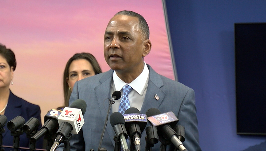 El Paso mayor wasn't notified about airspace closure