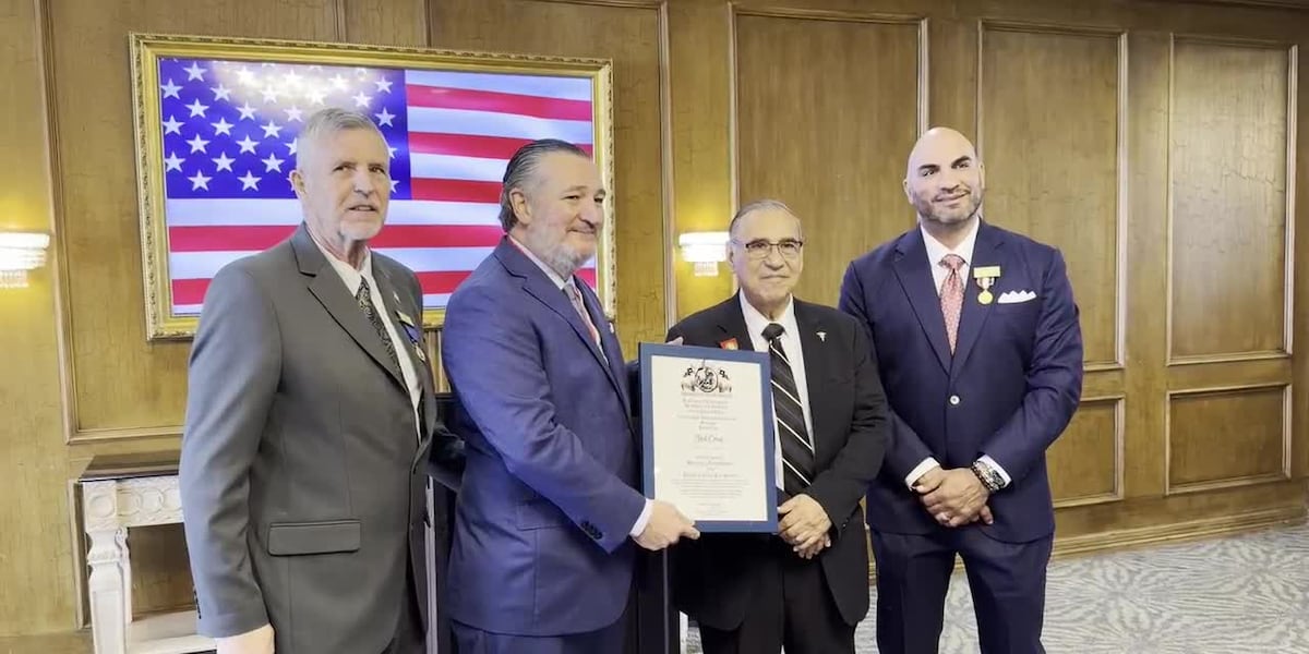 Senator Ted Cruz receives award for Mr. South Texas