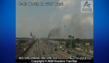 Crews extinguish fire at vacant warehouse off I-45 in north Houston