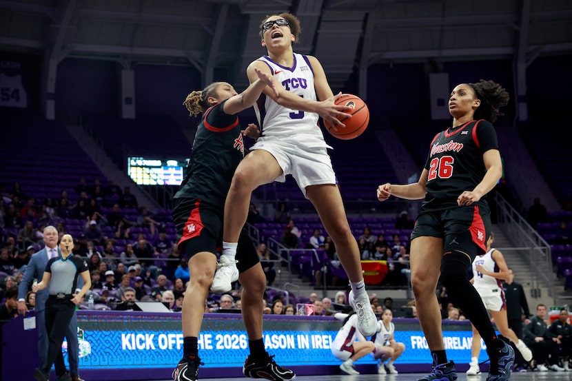 Texas Christian University Horned Frogs guard Olivia Miles (5) splits Houston Cougars guard...