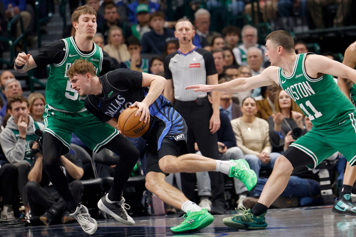 Dallas Mavericks guard Klay Thompson (31) tries to drive past Boston Celtics guard Baylor...