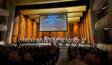 Super-size video distractions at the Fort Worth Symphony gala