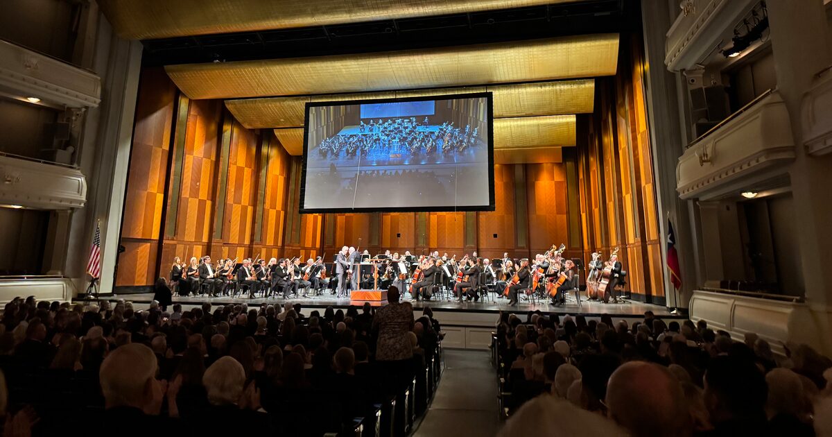 Super-size video distractions at the Fort Worth Symphony gala