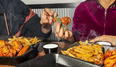 Dallas-based Wingstop jumps on better-than-expected same-store sales, profit