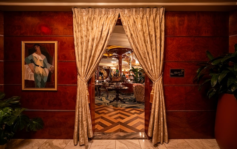 Behind a set of curtains at Delilah in Dallas, music, dancing, dining and drinking await. 