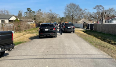 15-year-old rushed to hospital after being shot in stomach in NE Houston