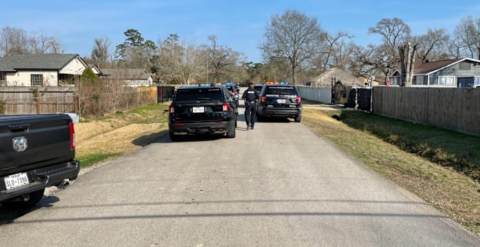 15-year-old rushed to hospital after being shot in stomach in NE Houston