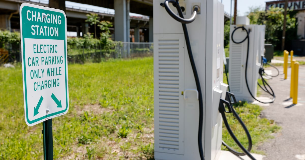 Some Dallas public libraries and recreation centers could soon get EV charging stations