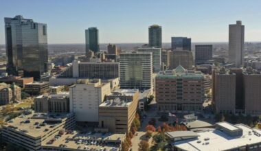 Several lanes of Henderson Street close near downtown Fort Worth, officials say
