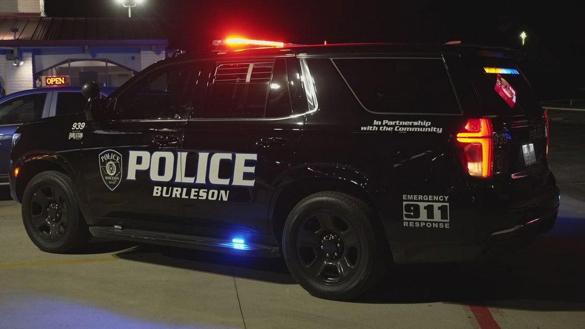 Employee arrested after stabbing inside Burleson restaurant, police say