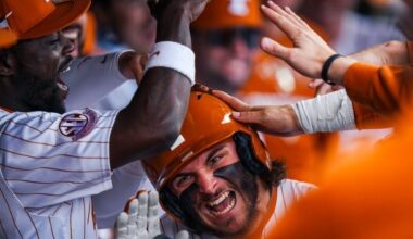 Aiden Robbins hits for cycle as No. 3 Texas beats Michigan State, 3-1