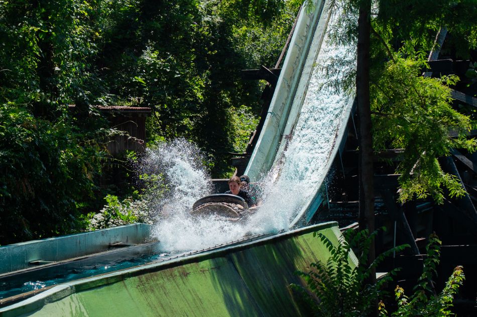Six Flags Over Texas El Aserradero Log Flume