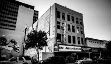 What Haunts The De Soto Hotel In El Paso's History?