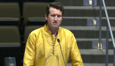 Right-wing troll appears as caricatured Indian persona at Plano City Council meeting