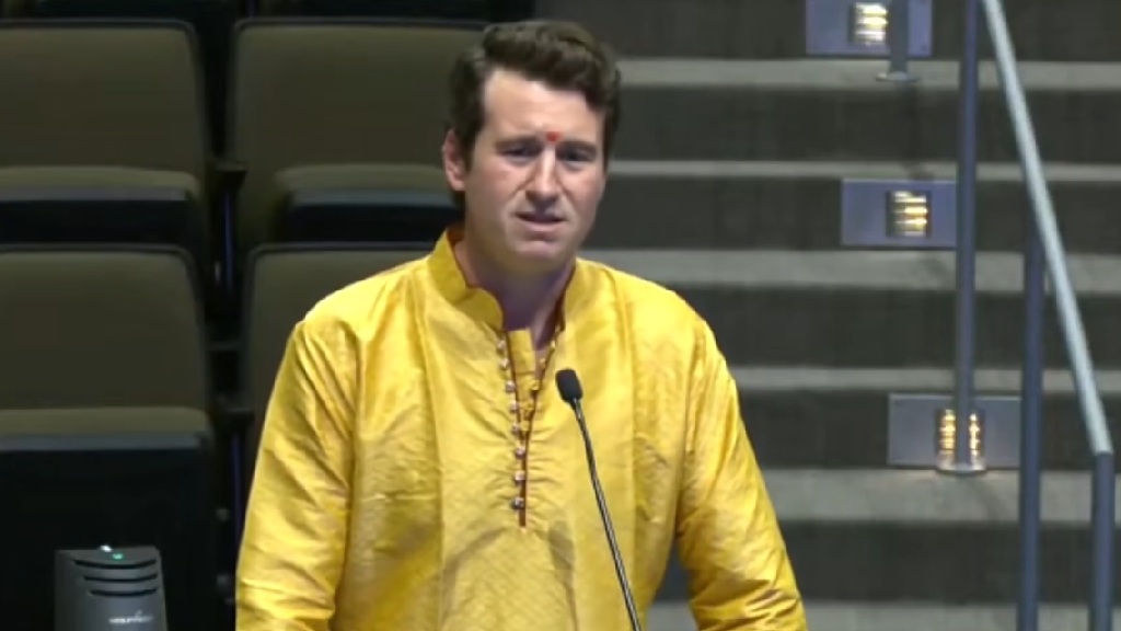Right-wing troll appears as caricatured Indian persona at Plano City Council meeting