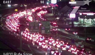 3-vehicle crash closes several lanes of Loop 820 near North Richland Hills