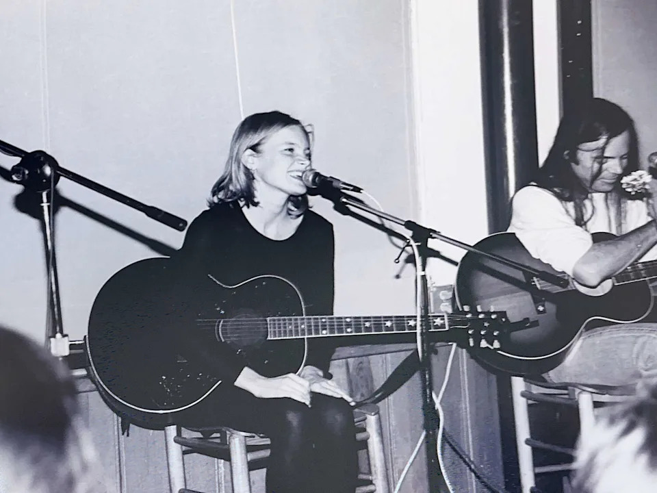 Country singer Kelly Willis performs at Waterloo Ice House's Sixth Street location. (Courtesy of Waterloo Ice House)