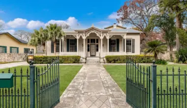This King William mansion going for $3 million has a pool that overlooks the River Walk