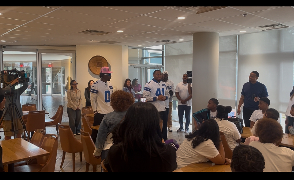 Dallas Cowboys Players Engage with Students at Museum