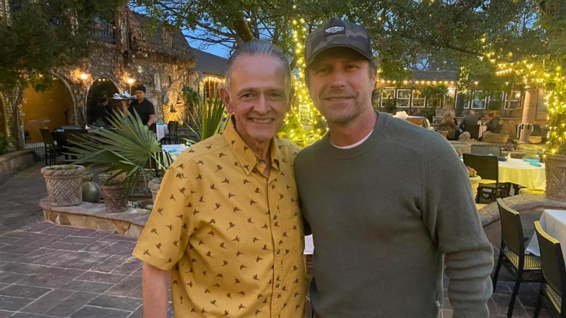 This country star stopped by celebrity hot spot Joe T. Garcia's