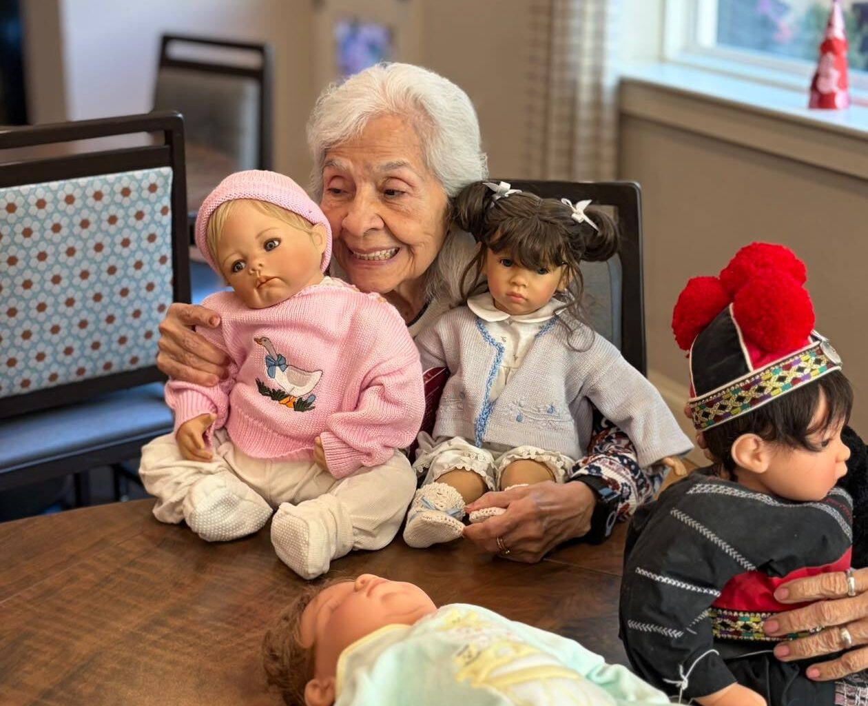 El Paso woman donates dolls for seniors at memory care center
