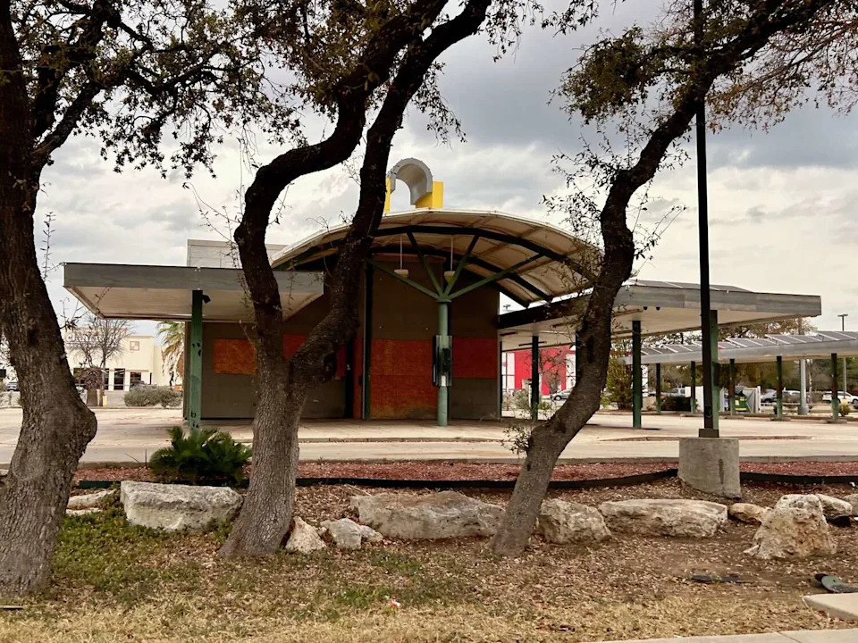 A closed Sonic location on De Zavala Road. (Polly Anna Rocha/MySA)