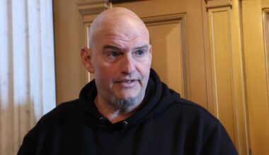 The National Desk dark theme brand icon