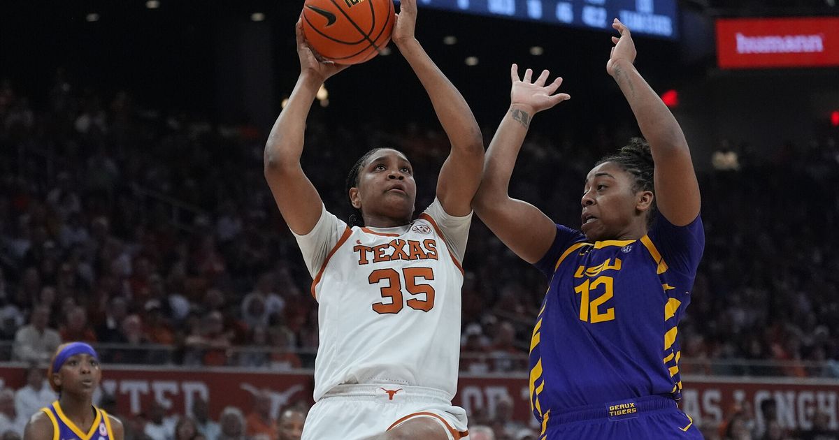 Booker and Crump push No. 4 Texas over No, 5 LSU 77-64 as Longhorns run home win streak to 39 :: WRAL.com
