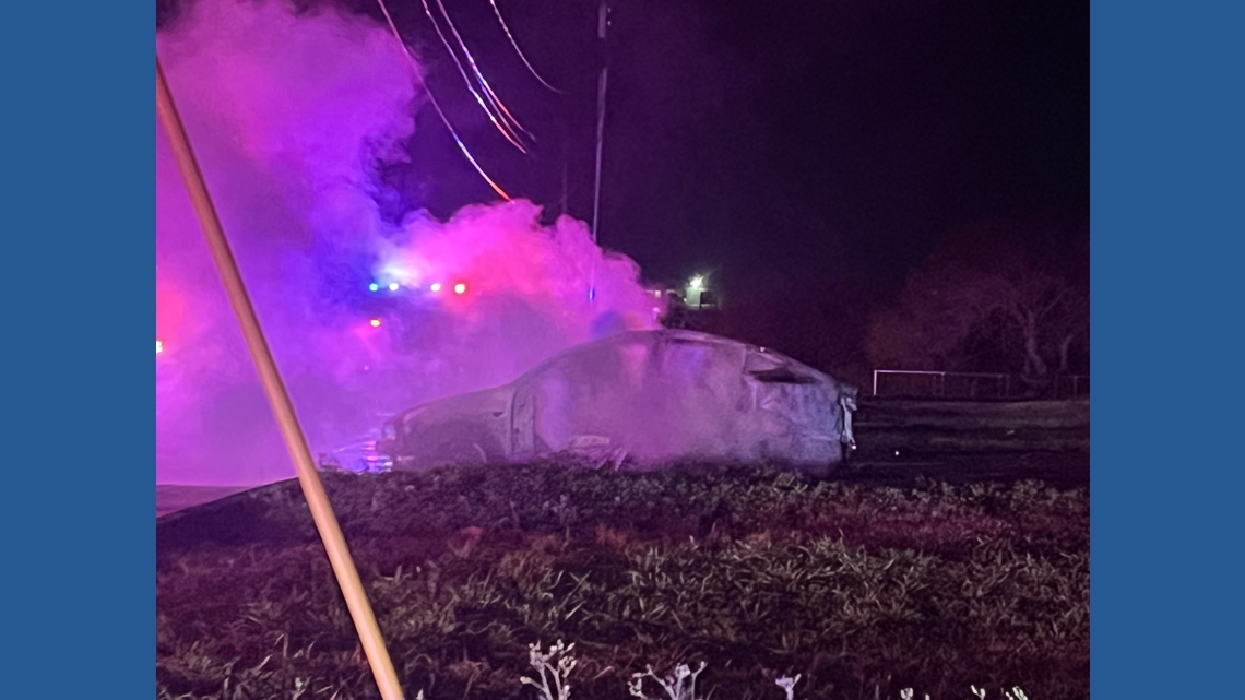 Ennis Joslin Rd closed after crash near Alameda in Corpus Christi