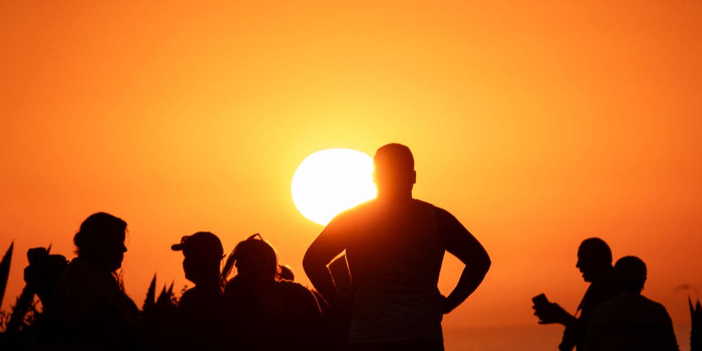 Texas could see record-breaking February heat while more snow looms for Northeast