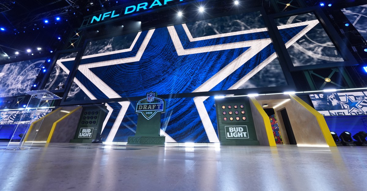 Dallas Cowboys news: Trading one of the 1st-round picks a big decision