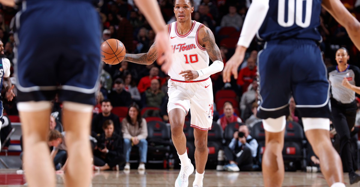 Houston Overcomes Infection By Dallasites, Wins 111-107