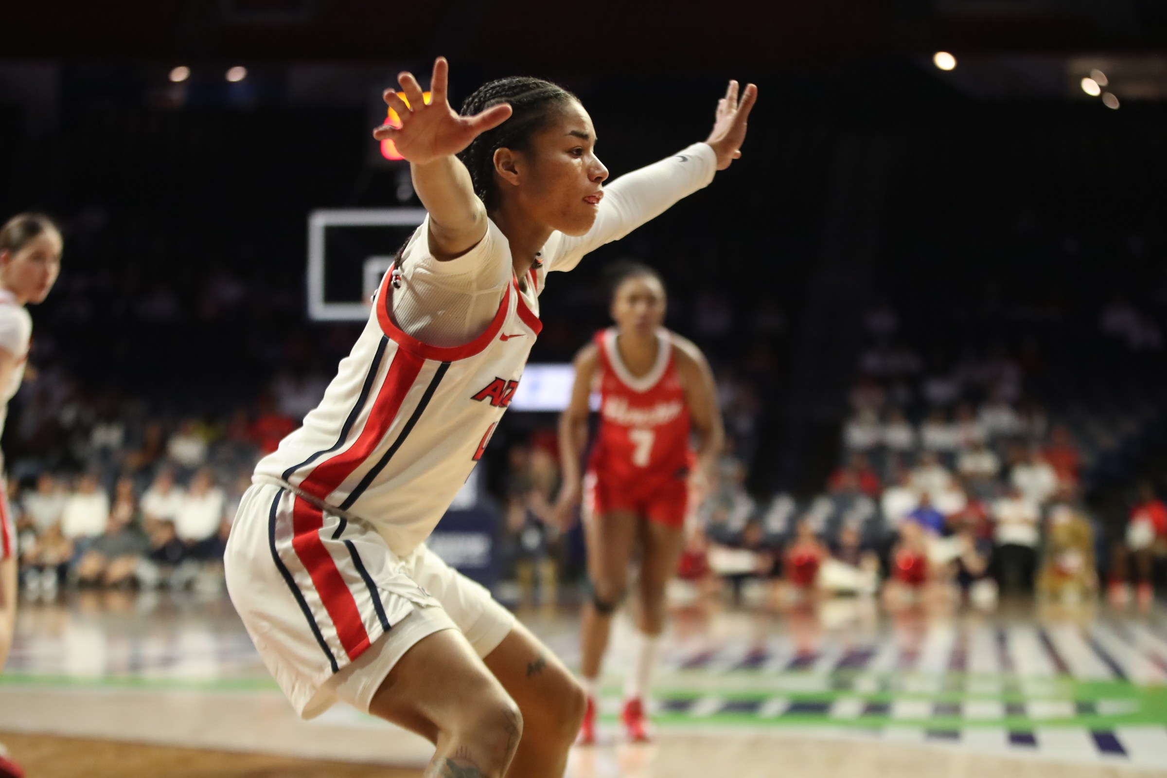 TUCSON, AZ - FEBRUARY 24: Arizona Wildcats guard Noelani Cornfield (4) on defense during the fourth quarter of a women’s basketball game between the Houston Cougars and the Arizona Wildcats on February 24, 2026, at McKale Center at ALKEME Arena in Tucson, AZ. (Photo by Christopher Hook/Icon Sportswire via Getty Images)