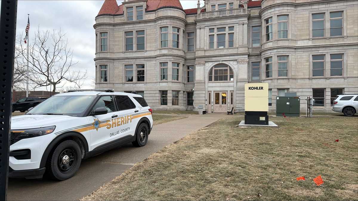 Bomb threat made at Dallas County courthouse in Adel