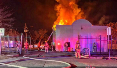 Crews extinguish large fire at vacant commercial building in Austin