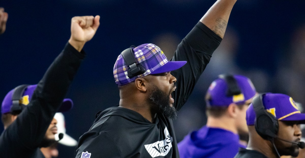 Dallas Cowboys agree to terms with Marcus Dixon to coach defensive line