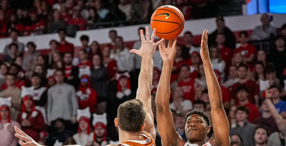 Texas falls flat in 91-80 loss at Georgia