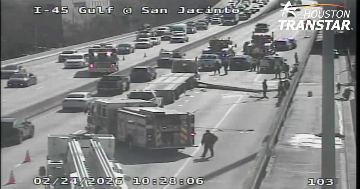Downtown Houston traffic blocked at I-45, San Jacinto after lost load