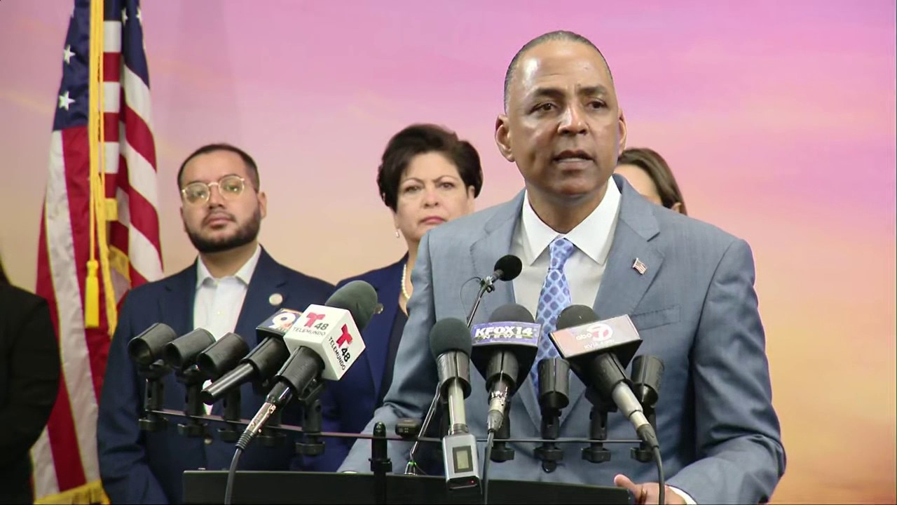 City of El Paso on the FAA flight restrictions - Full News Conference