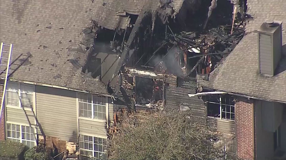 Crews respond to 3-alarm fire at Arlington apartments – NBC 5 Dallas-Fort Worth