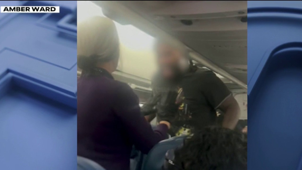 Passengers restrain violent man on Delta flight