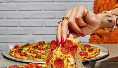 Plano-based Pizza Hut to close 250 U.S. restaurants