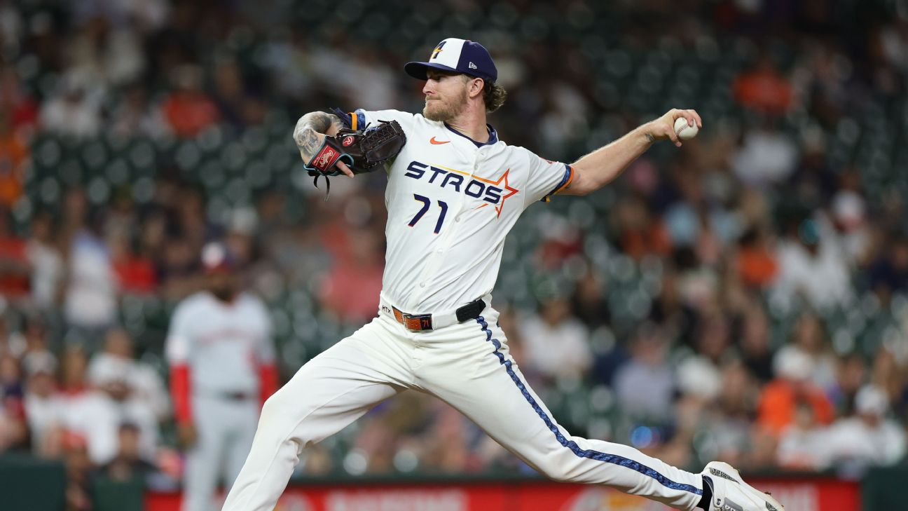 Astros closer Hader playing catch after offseason injury