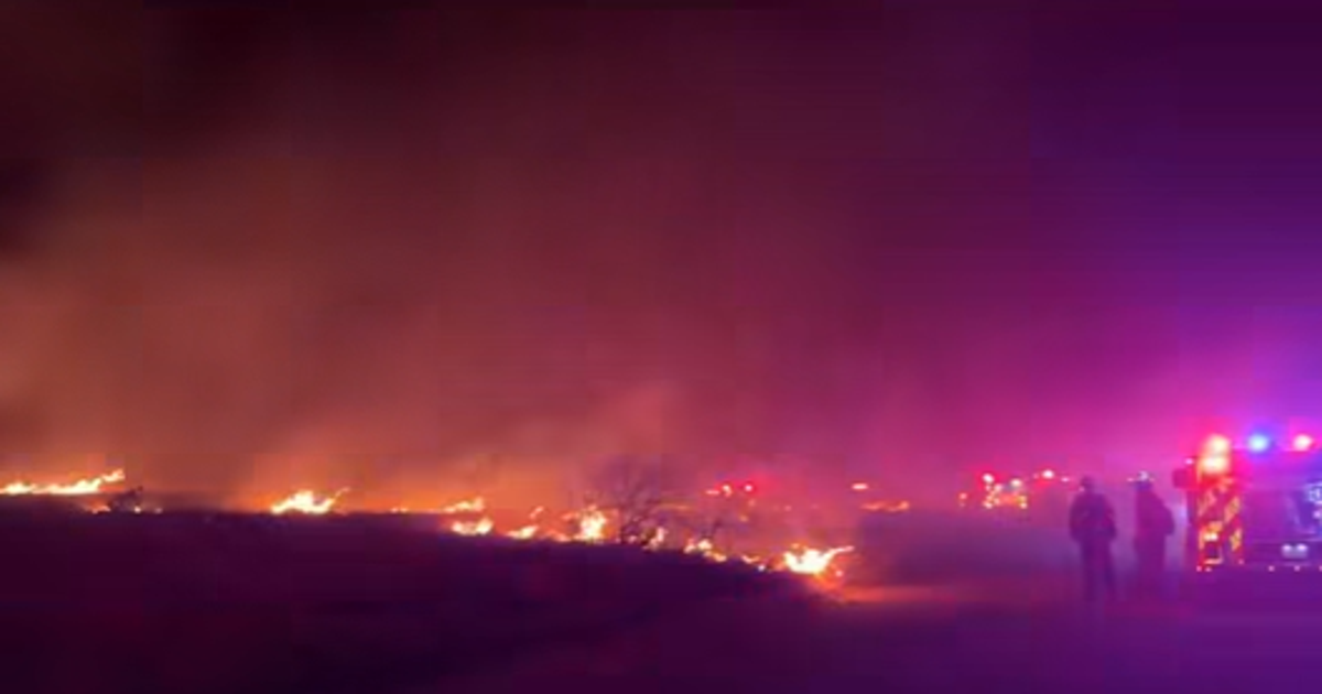 Texas Panhandle fires burn more than 30,000 acres