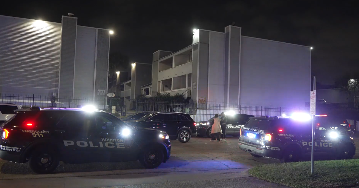 1 dead after shooting at Memorial apartment, possible victim left at ER