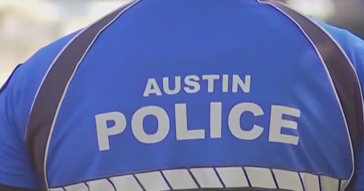 FedEx driver struck, injured; APD looking for vehicle that fled scene