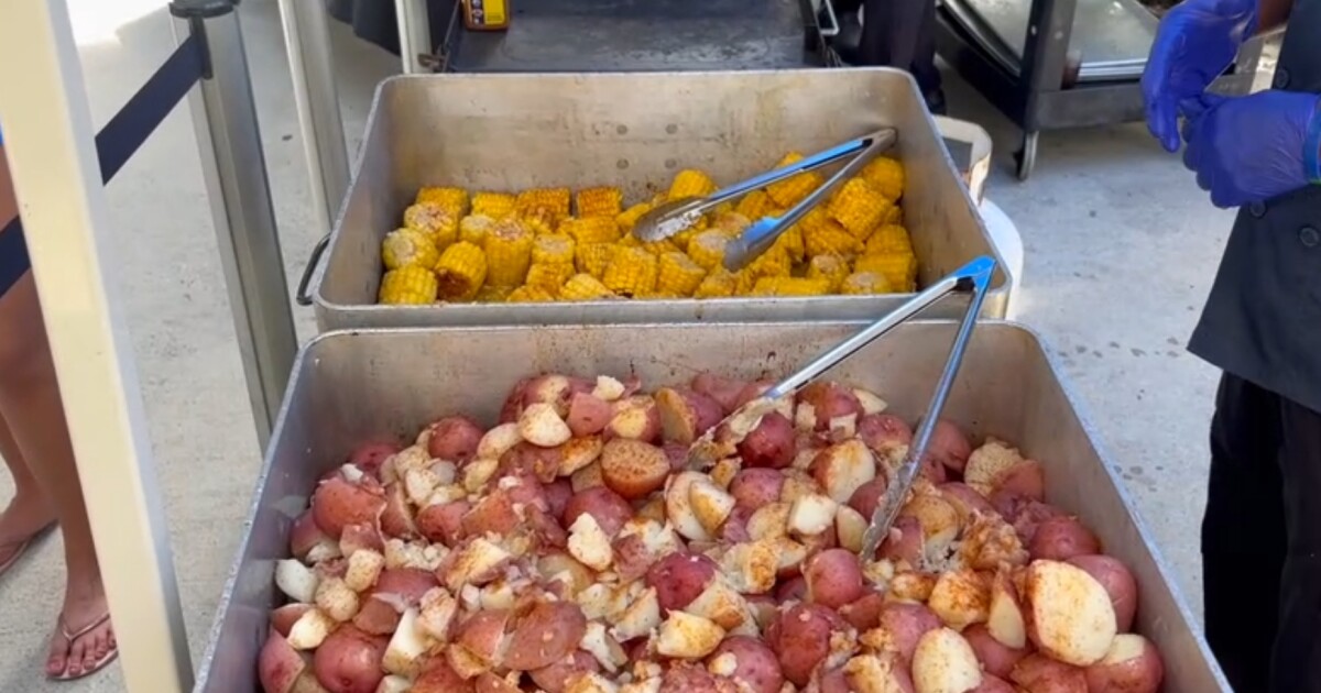 TAMUCC students celebrate Fat Tuesday with shrimp boil, jazz music