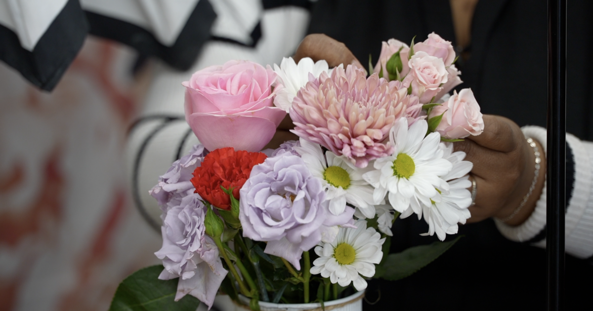 Valentine's flower prices up 15% due to cold weather, tariffs