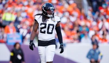 Jaguars re-sign RB DeeJay Dallas, DL Matt Dickerson