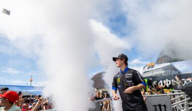 Cole Davies, Seth Hammaker win Arlington heats in 250 East divisional opener